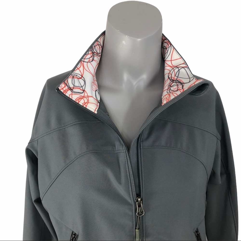 Avia women’s softshell athletic jacket size small